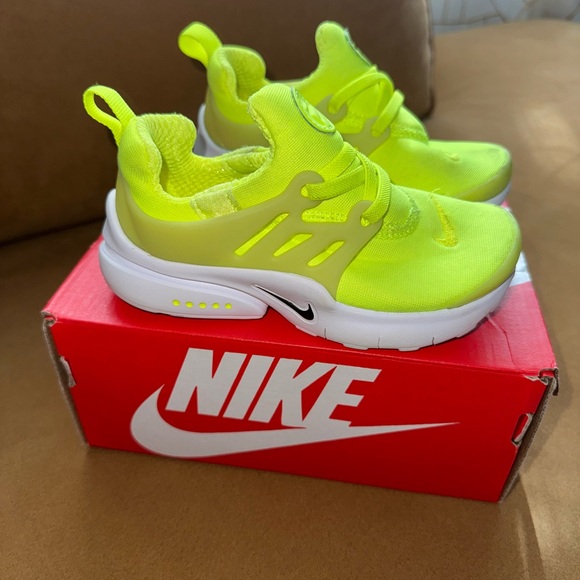 Nike presto volt & white. Size 10 C. Excellent used condition - Picture 2 of 5